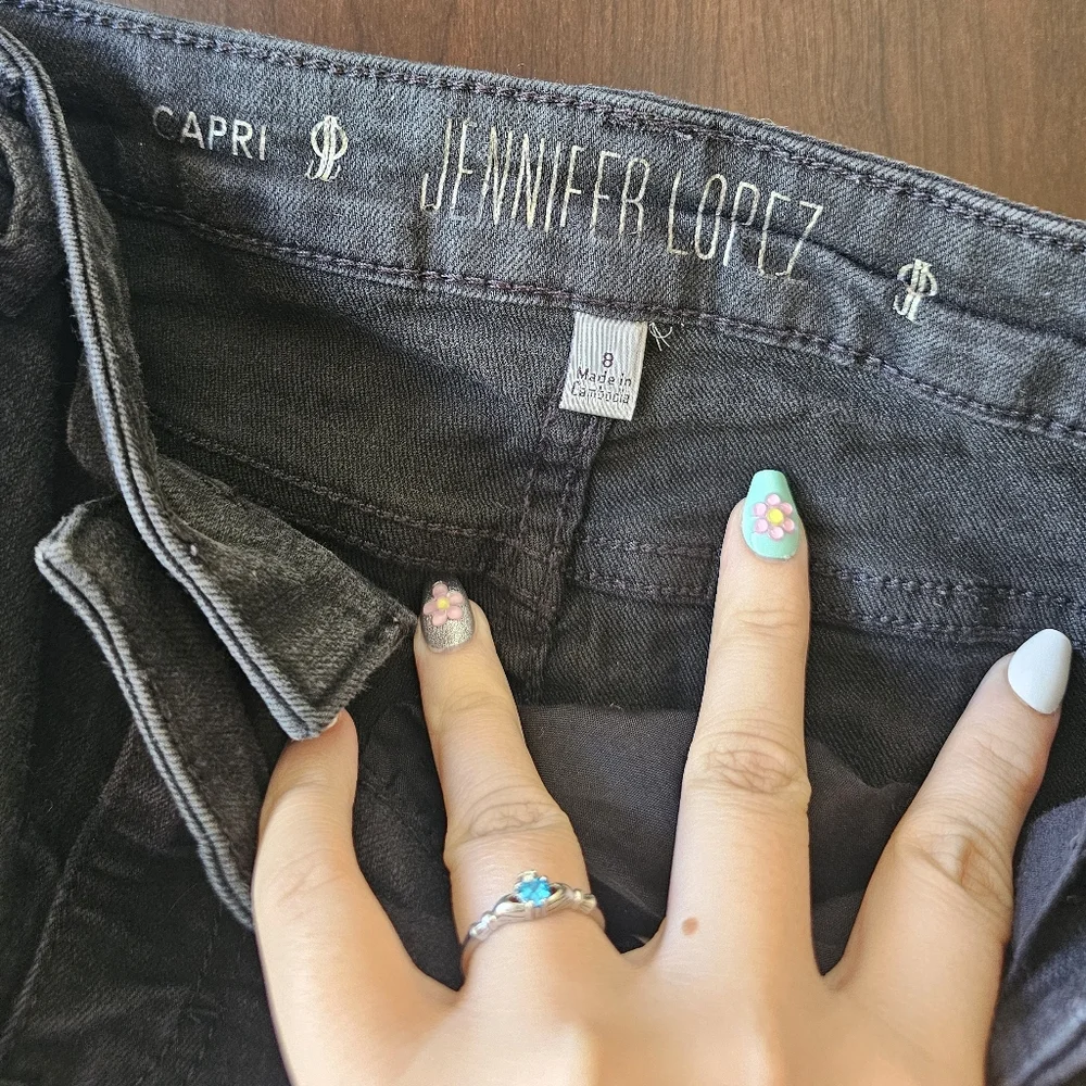 Jennifer Lopez Women's Black Capri Jeans! - Picture 2 of 5